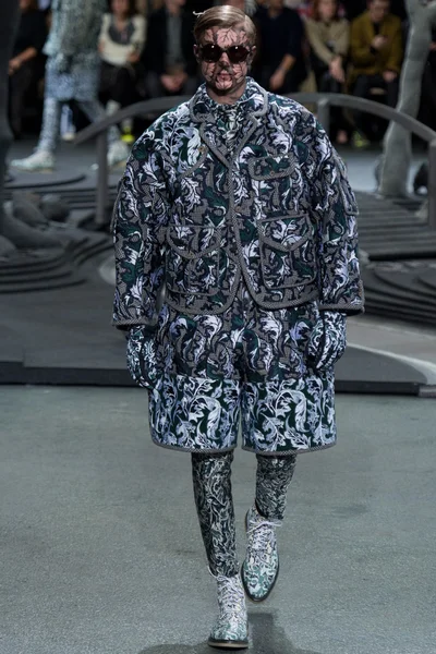 Look 30